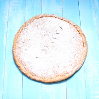 Пирог осетинский с творогом и изюмом маленький